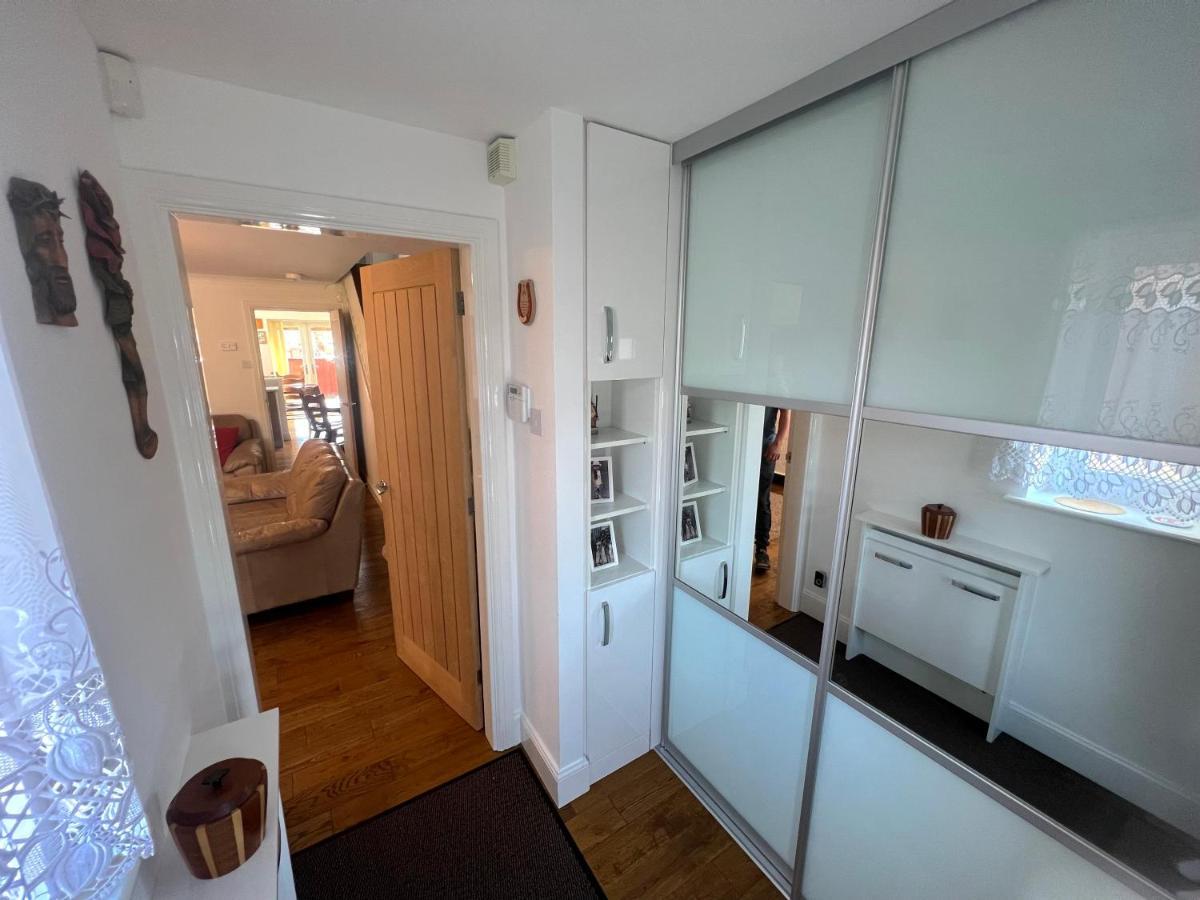 Simply Stunning 2 Bedroom Home With Parking Space Nottingham Bagian luar foto