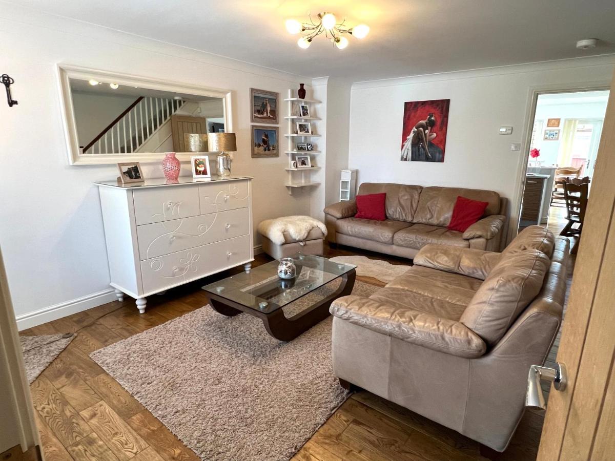 Simply Stunning 2 Bedroom Home With Parking Space Nottingham Bagian luar foto