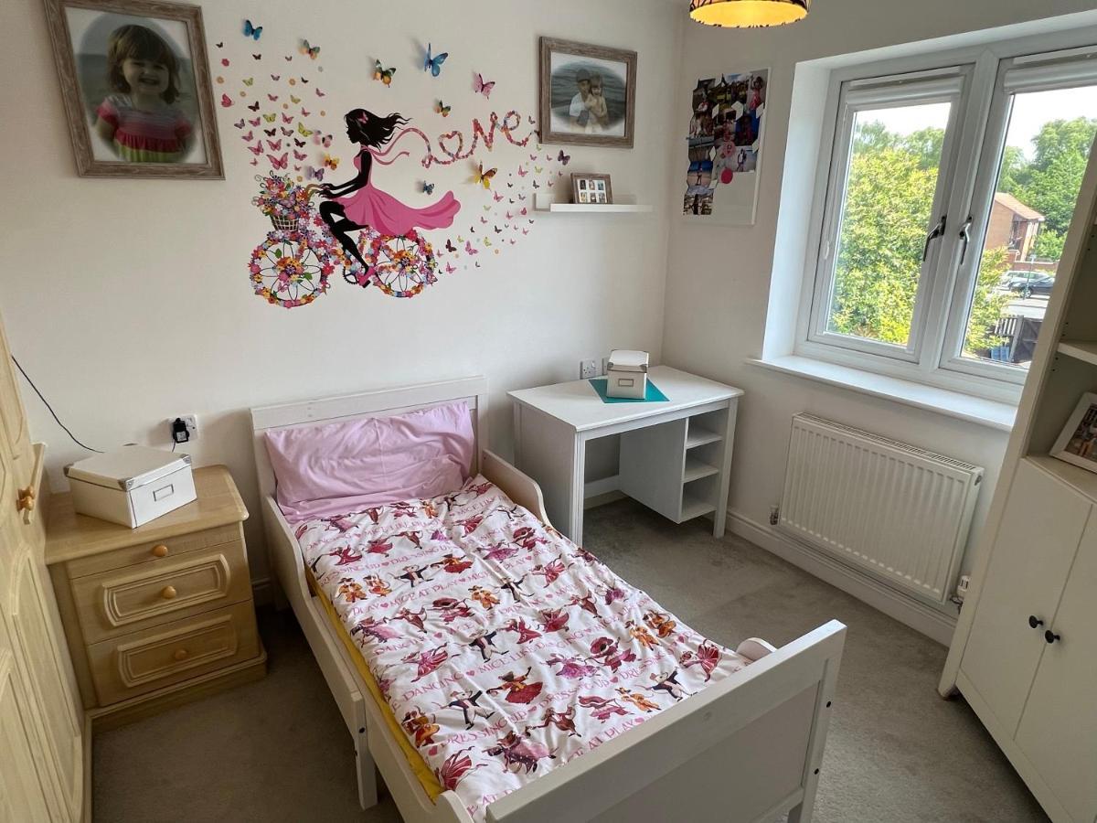 Simply Stunning 2 Bedroom Home With Parking Space Nottingham Bagian luar foto