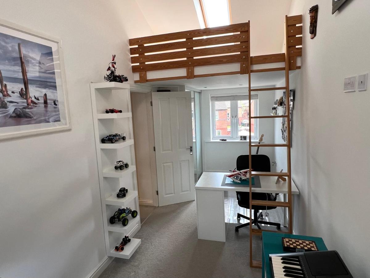 Simply Stunning 2 Bedroom Home With Parking Space Nottingham Bagian luar foto