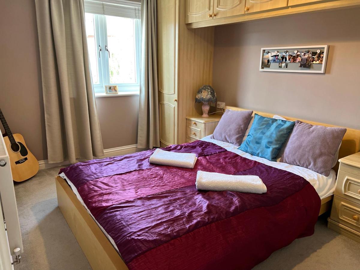 Simply Stunning 2 Bedroom Home With Parking Space Nottingham Bagian luar foto