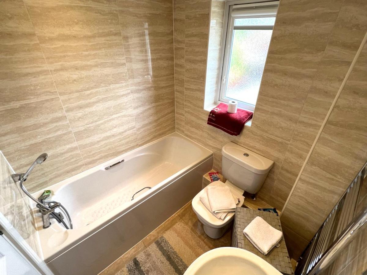 Simply Stunning 2 Bedroom Home With Parking Space Nottingham Bagian luar foto