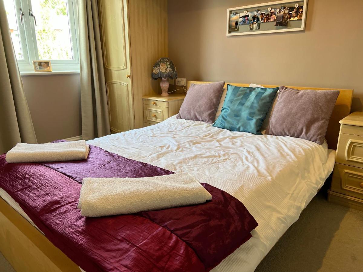 Simply Stunning 2 Bedroom Home With Parking Space Nottingham Bagian luar foto