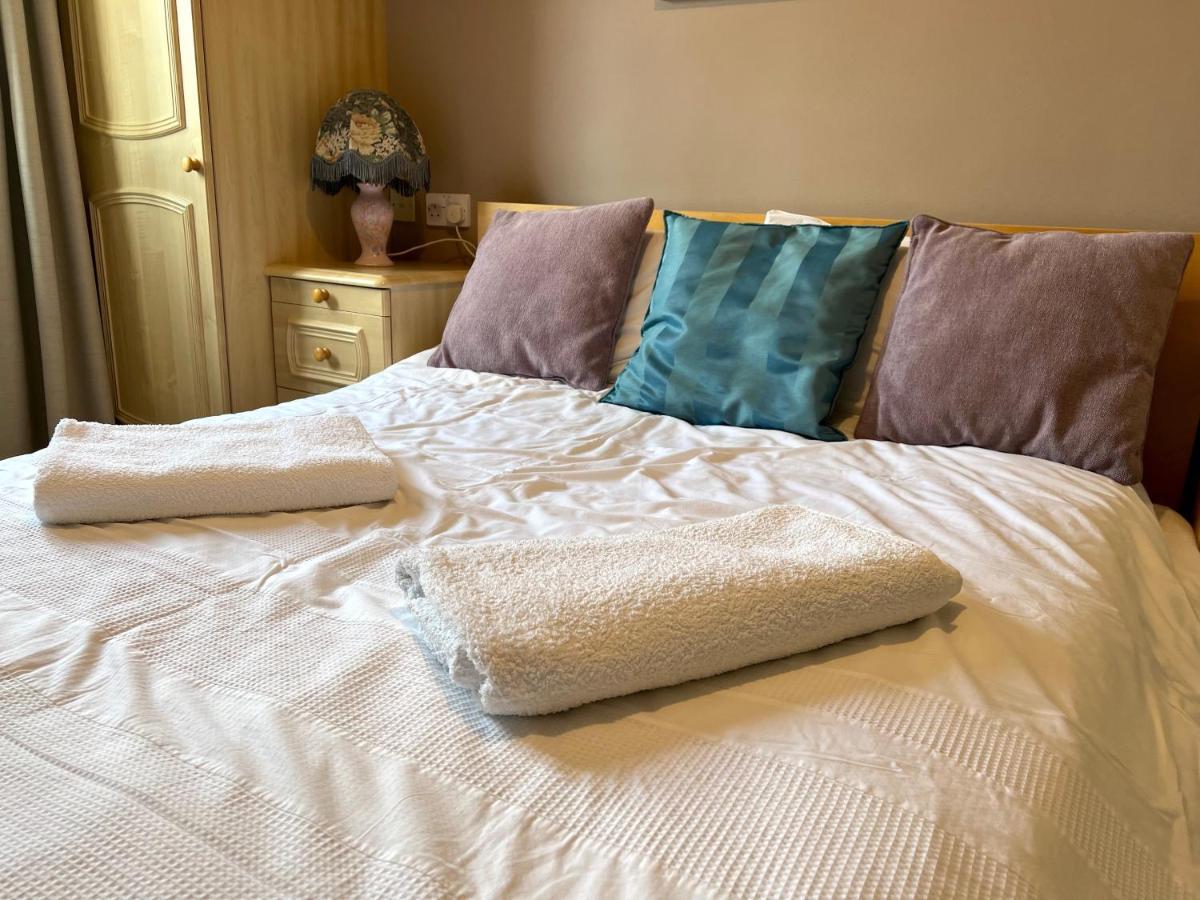 Simply Stunning 2 Bedroom Home With Parking Space Nottingham Bagian luar foto