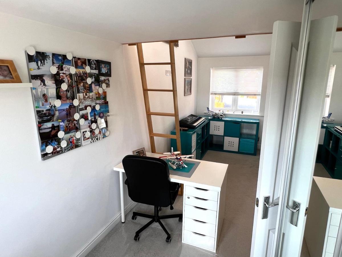 Simply Stunning 2 Bedroom Home With Parking Space Nottingham Bagian luar foto