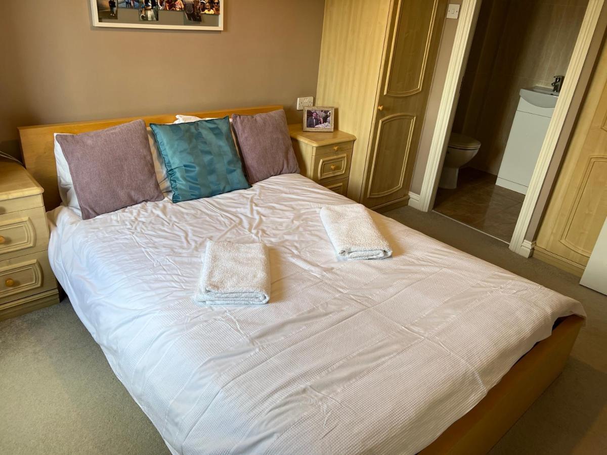 Simply Stunning 2 Bedroom Home With Parking Space Nottingham Bagian luar foto